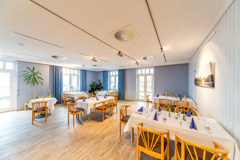 Hotel Ruegenblick Stralsund Exterior photo